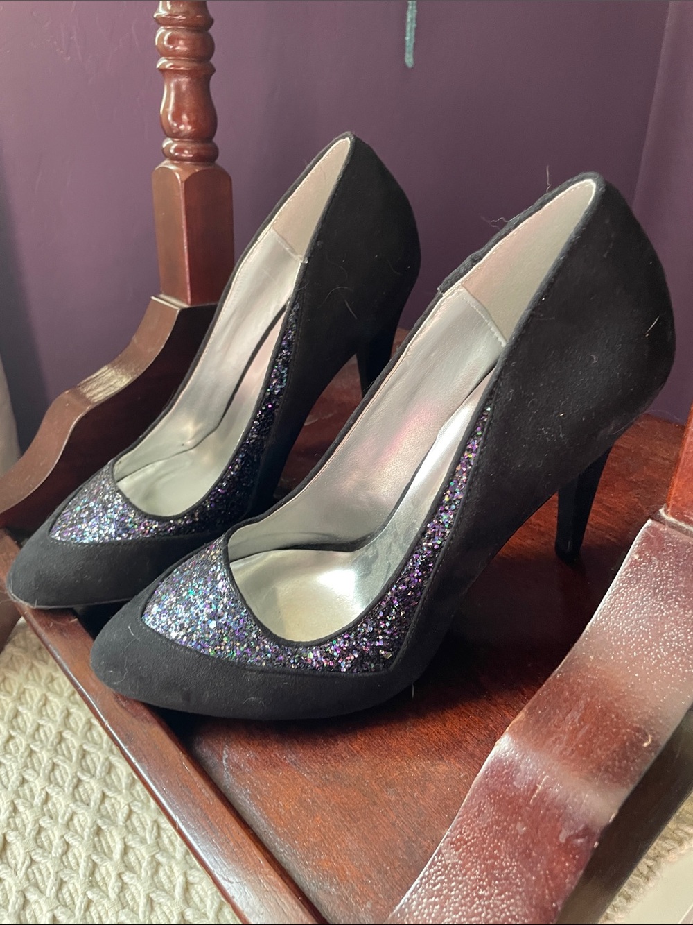 NWT QUPID GLITTER PUMPS